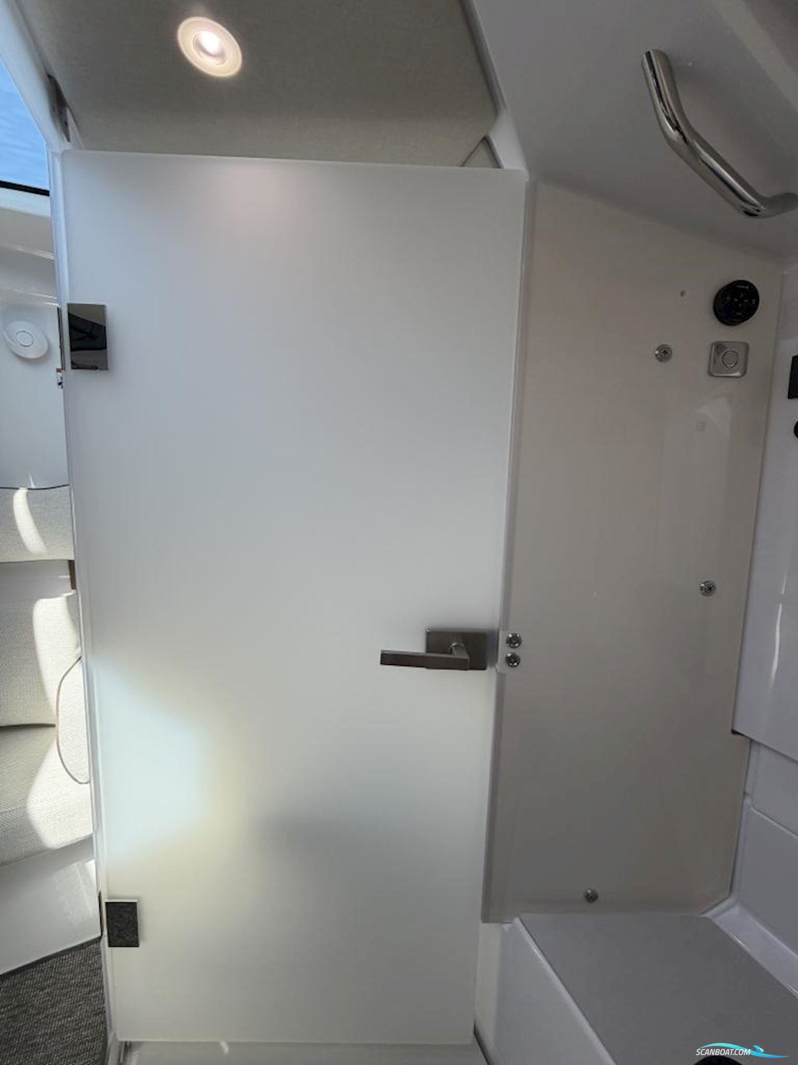 Axopar 37 XC Cross Cabin