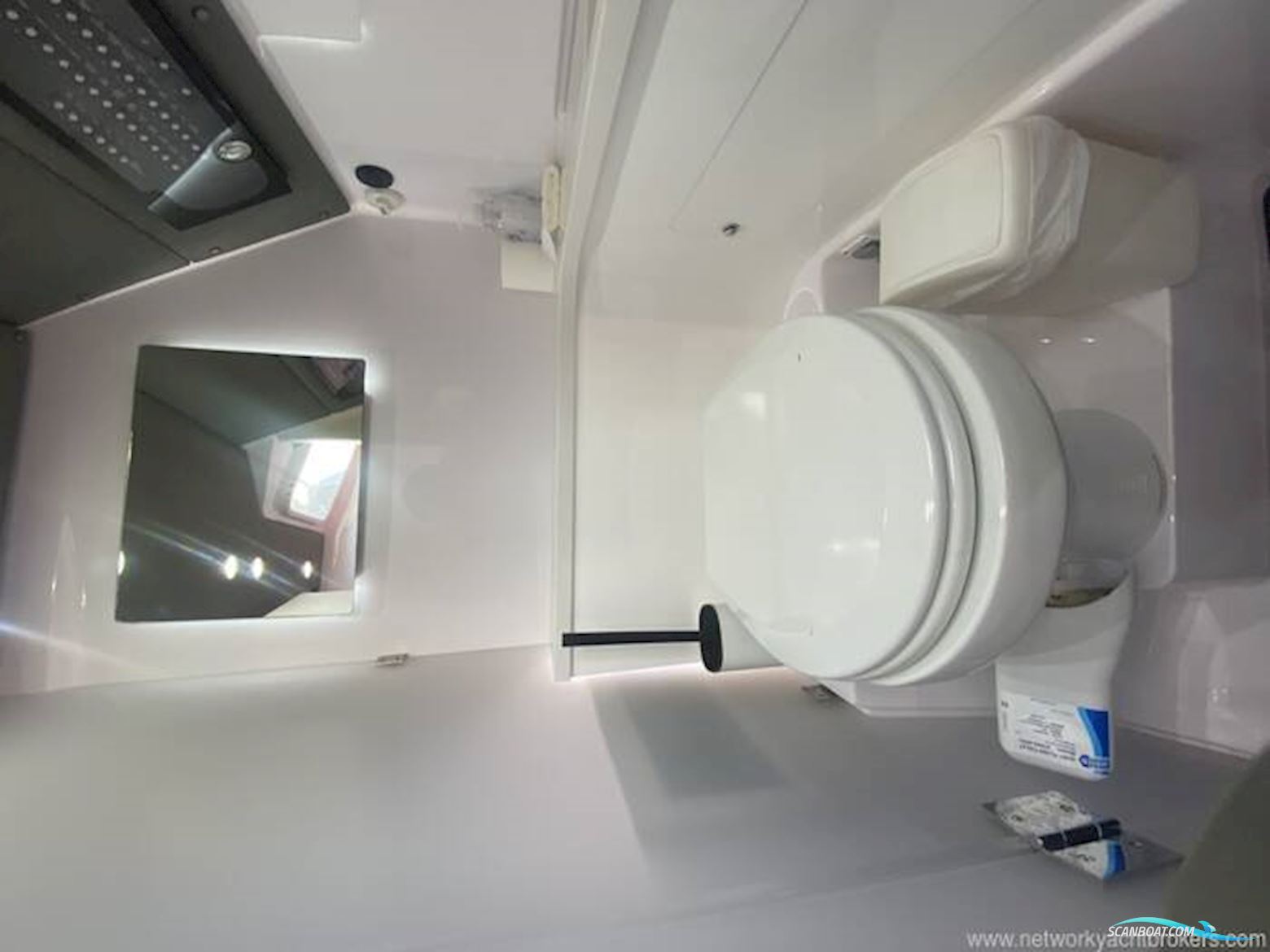 Axopar 37 XC Cross Cabin