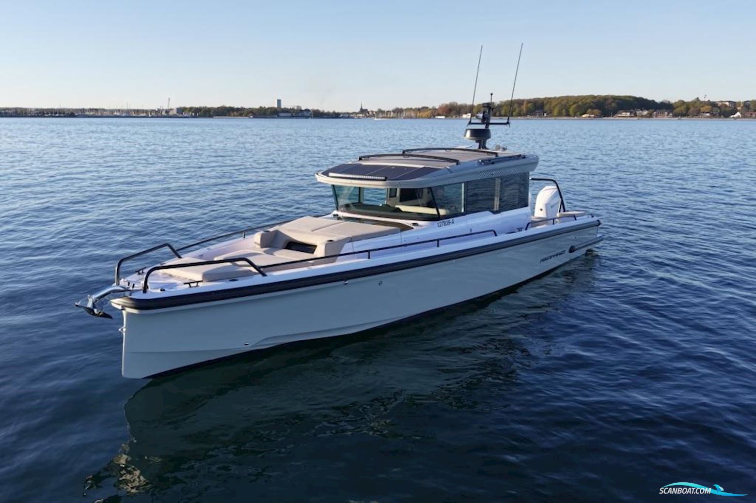 Axopar 37 XC Cross Cabin