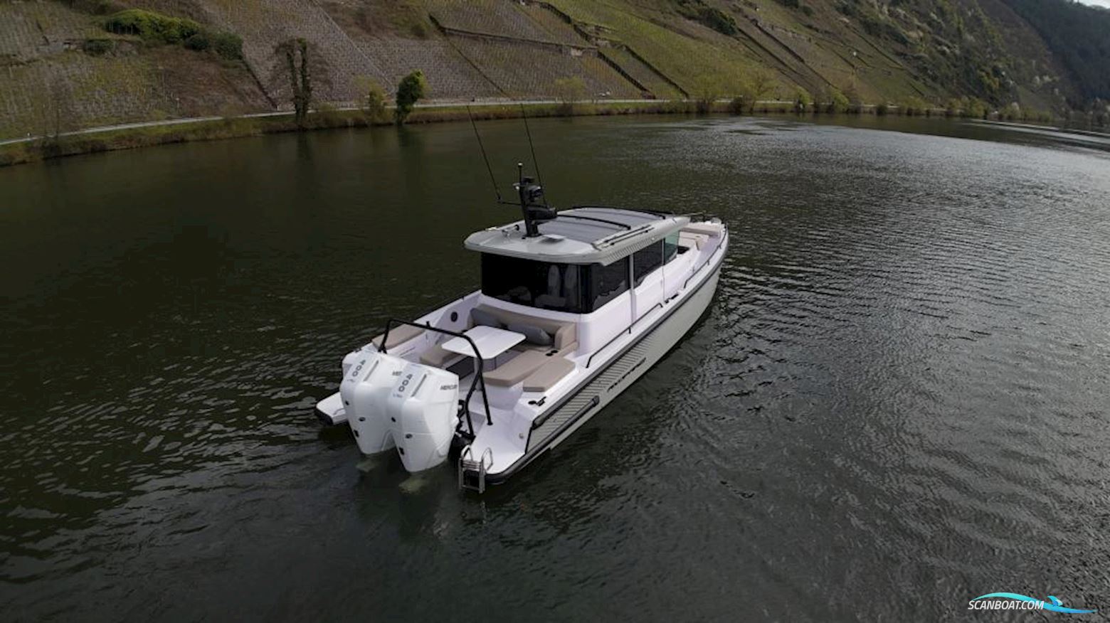 Axopar 37 XC Cross Cabin