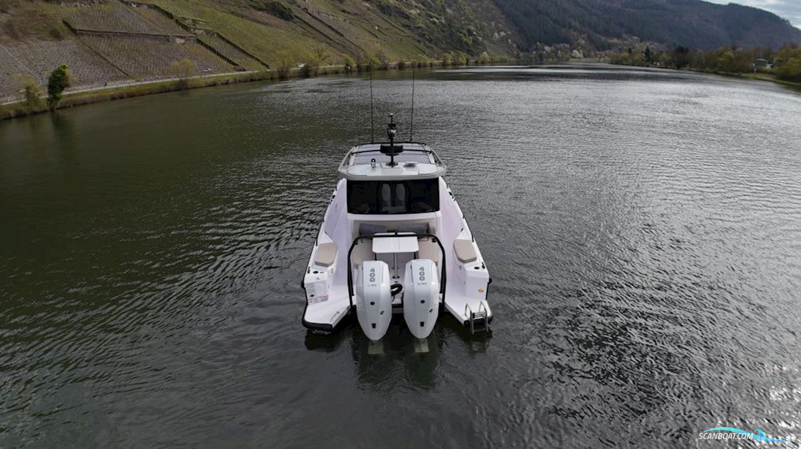 Axopar 37 XC Cross Cabin