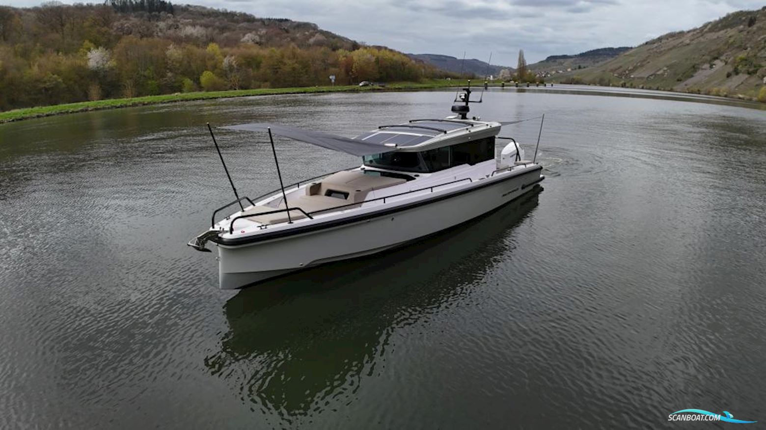 Axopar 37 XC Cross Cabin