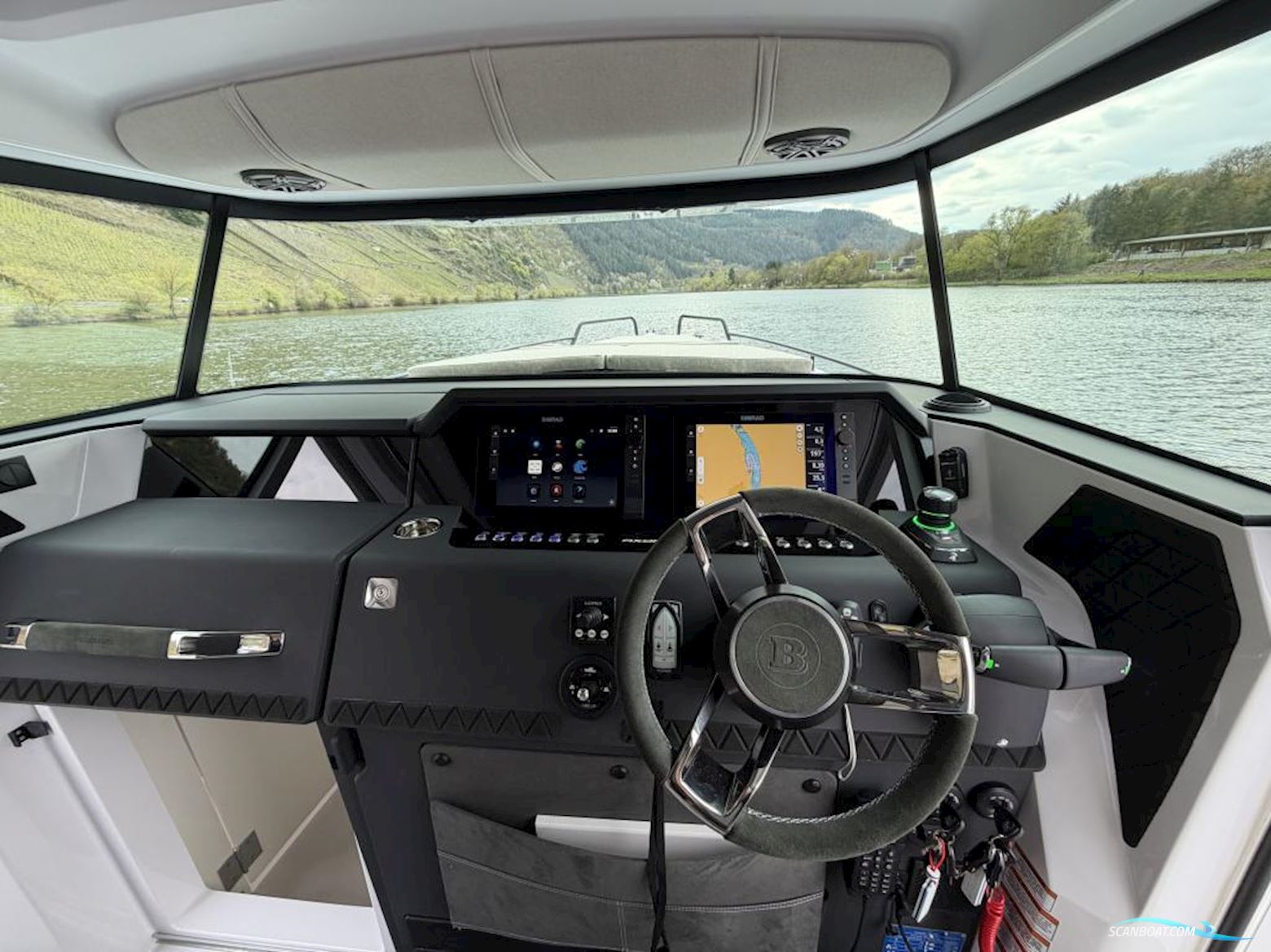 Axopar 37 XC Cross Cabin