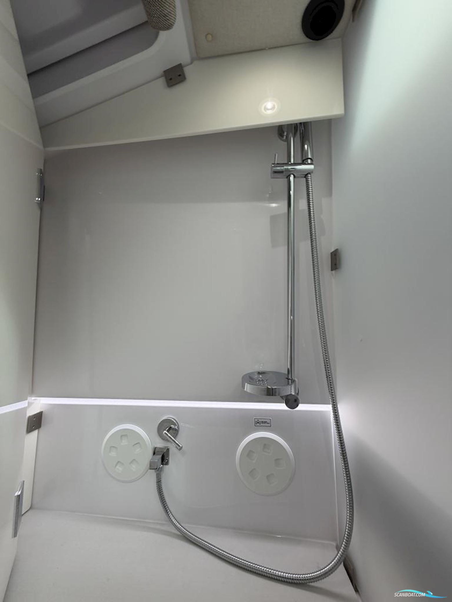 Axopar 37 XC Cross Cabin