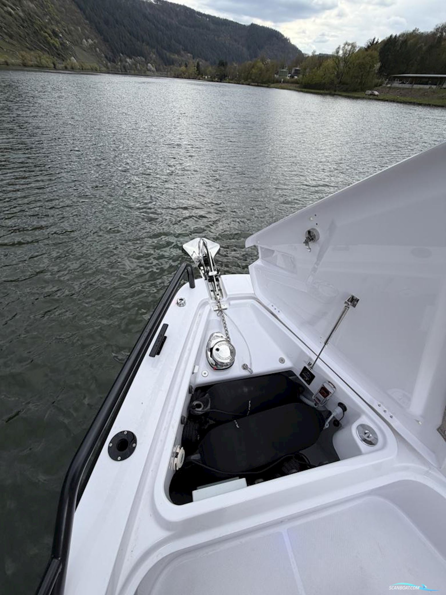 Axopar 37 XC Cross Cabin