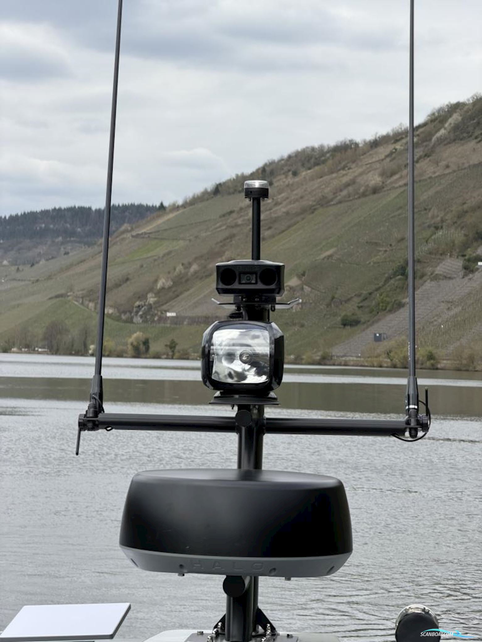 Axopar 37 XC Cross Cabin