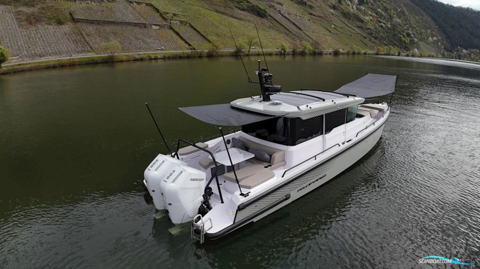 Axopar 37 XC Cross Cabin