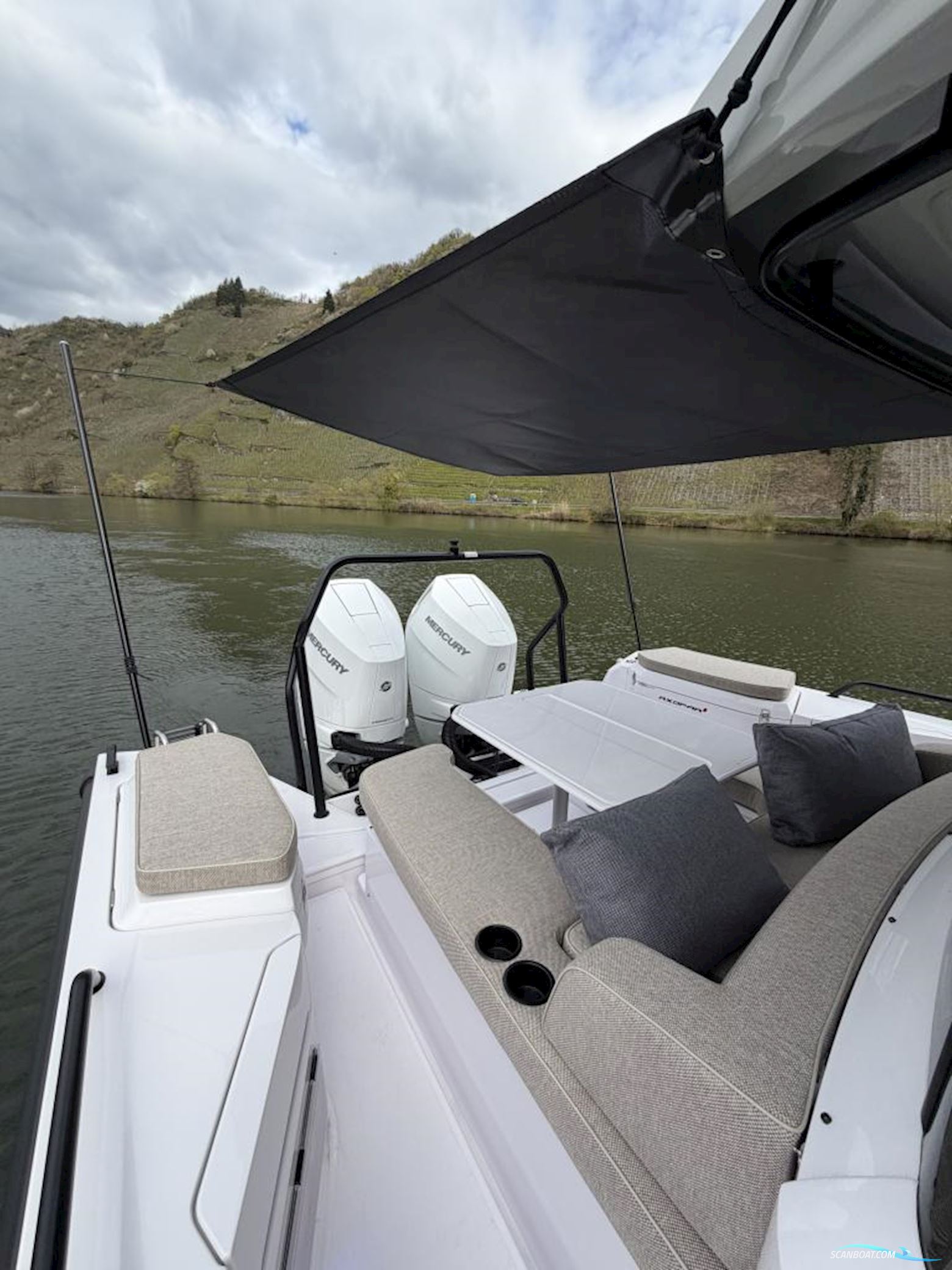 Axopar 37 XC Cross Cabin