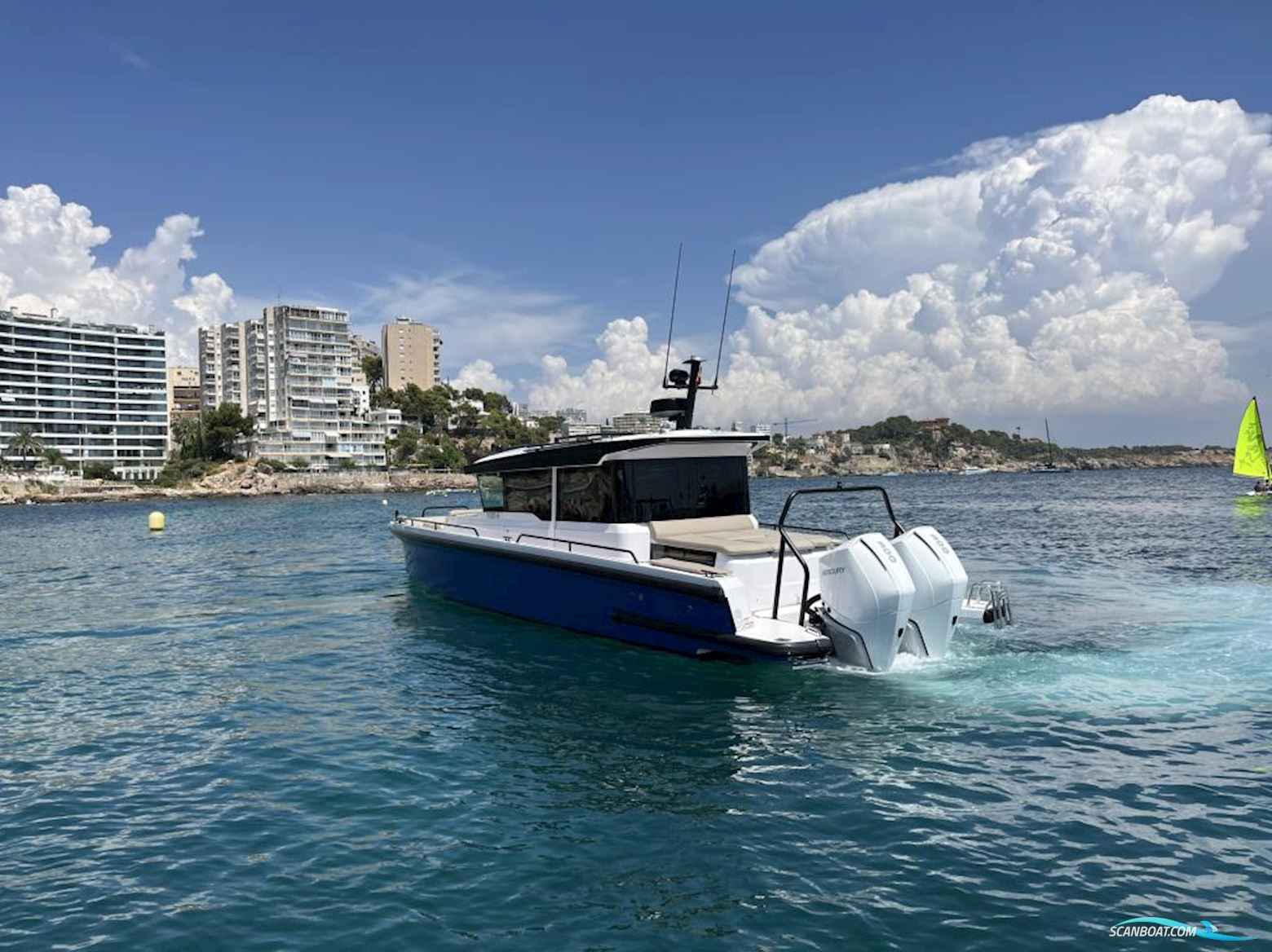 Axopar 37 XC Cross Cabin
