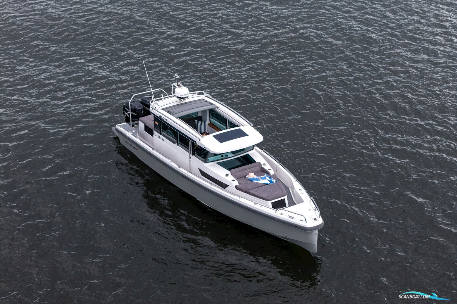 Axopar 37 XC Cross Cabin