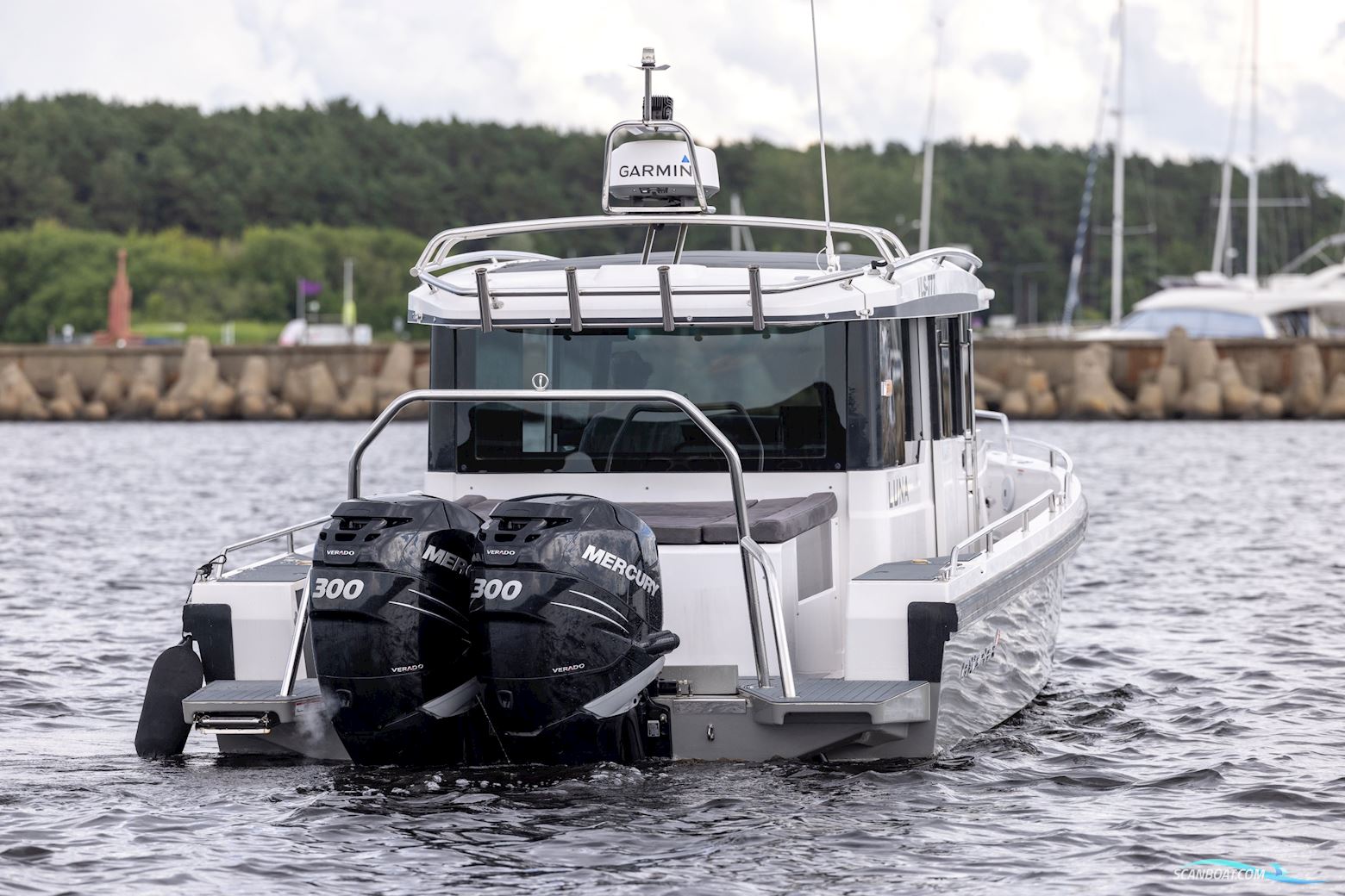 Axopar 37 XC Cross Cabin