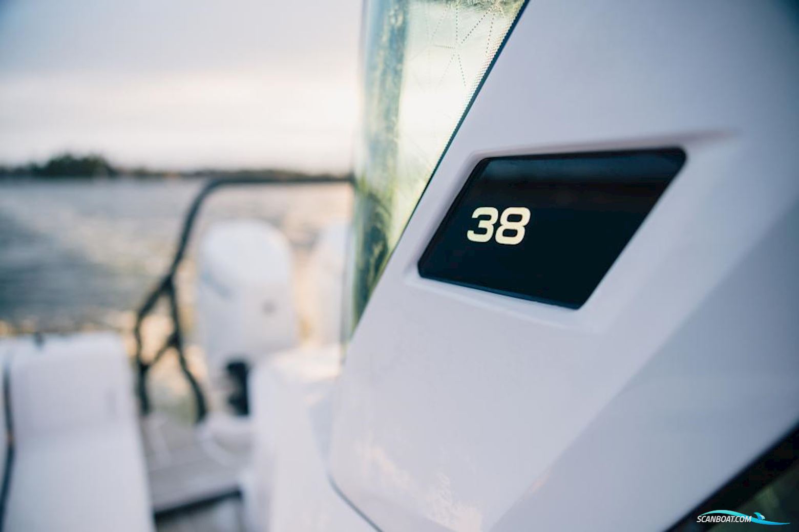 Axopar 38 Cross Cabin