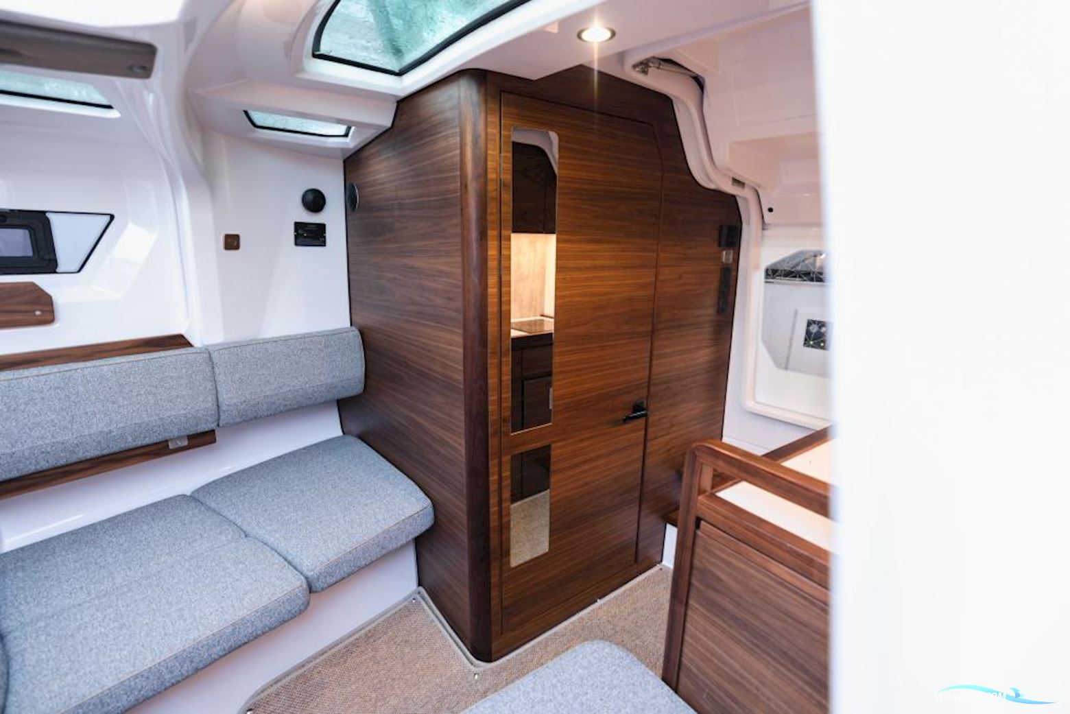 Axopar 38 Cross Cabin
