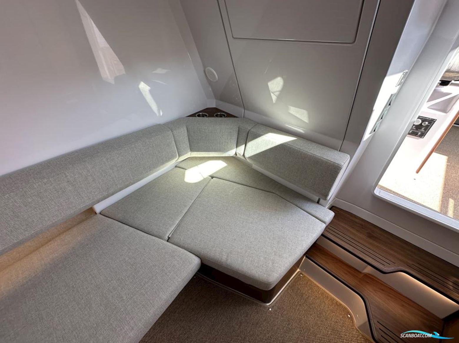 Axopar 38 Cross Cabin