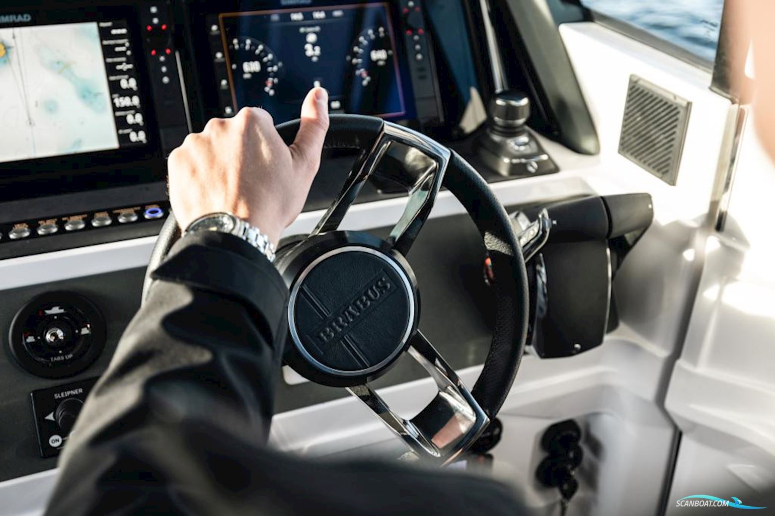 AXOPAR 38 Cross Cabin