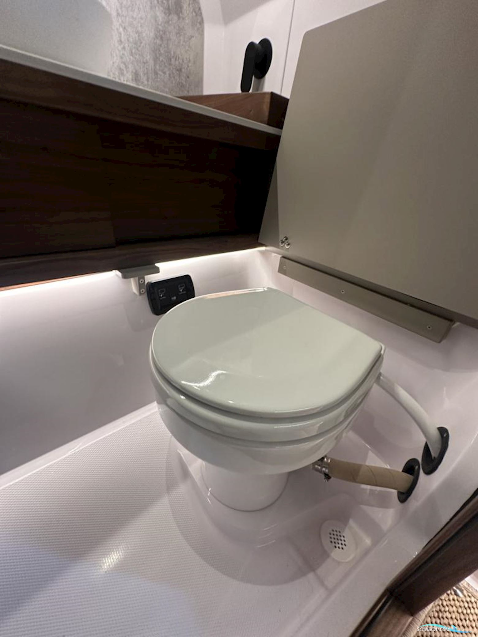 Axopar 38 XC Cross Cabin