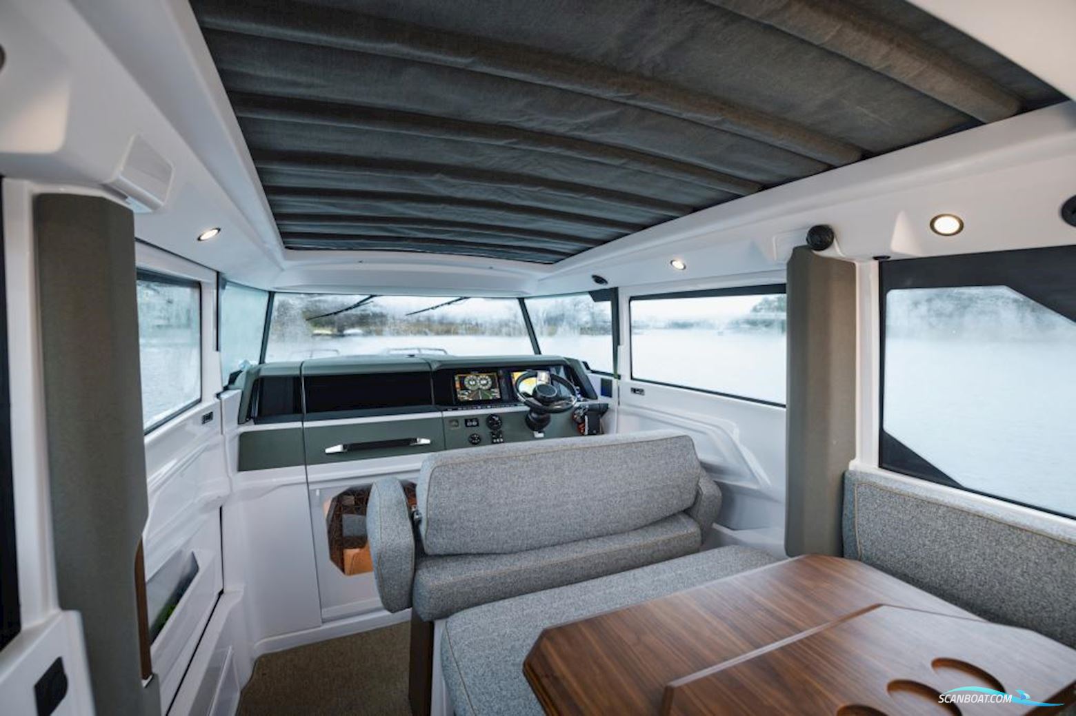 Axopar 38 XC Cross Cabin