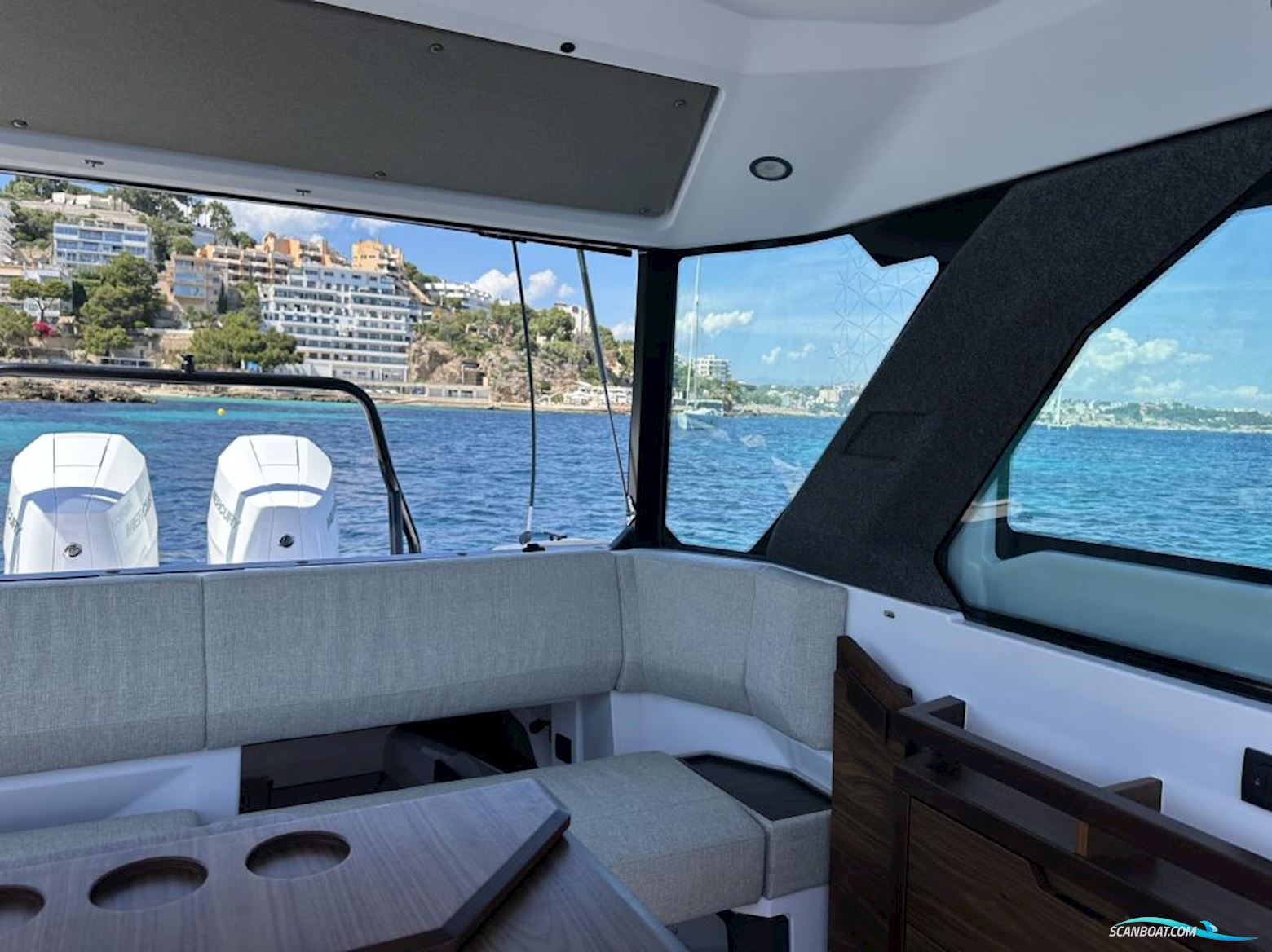 AXOPAR 38 XC Cross Cabin