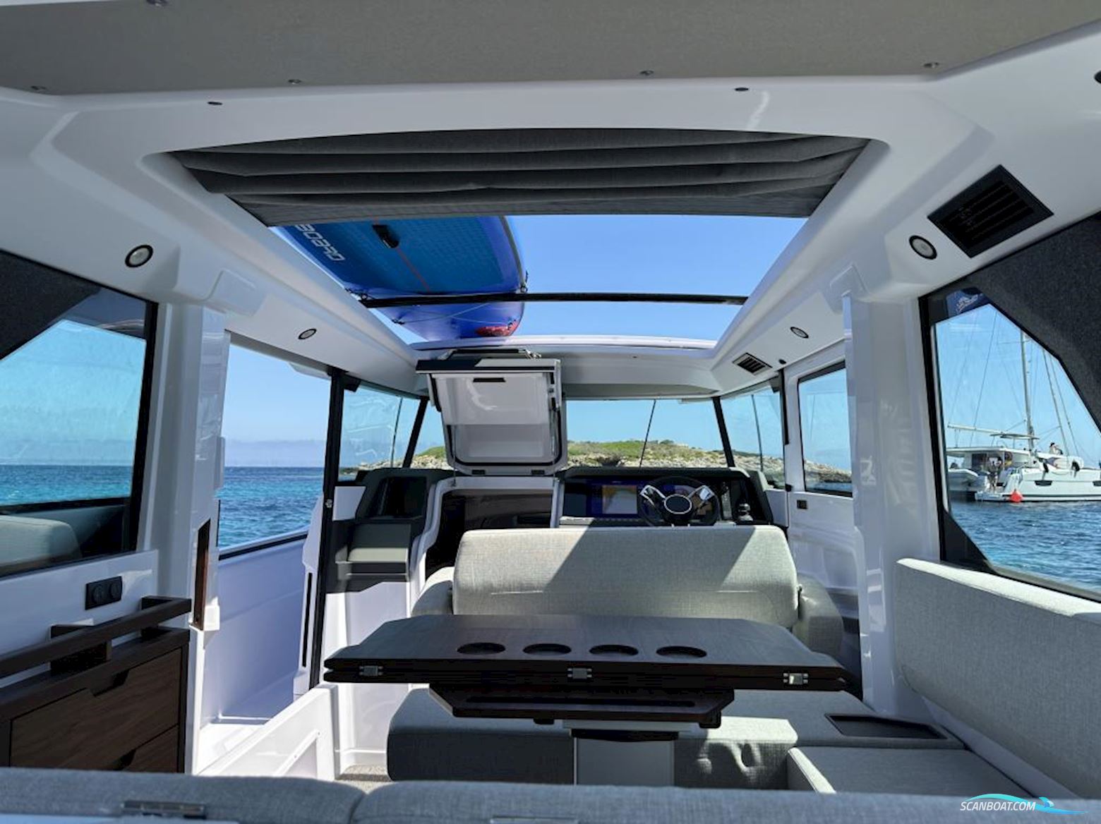 AXOPAR 38 XC Cross Cabin