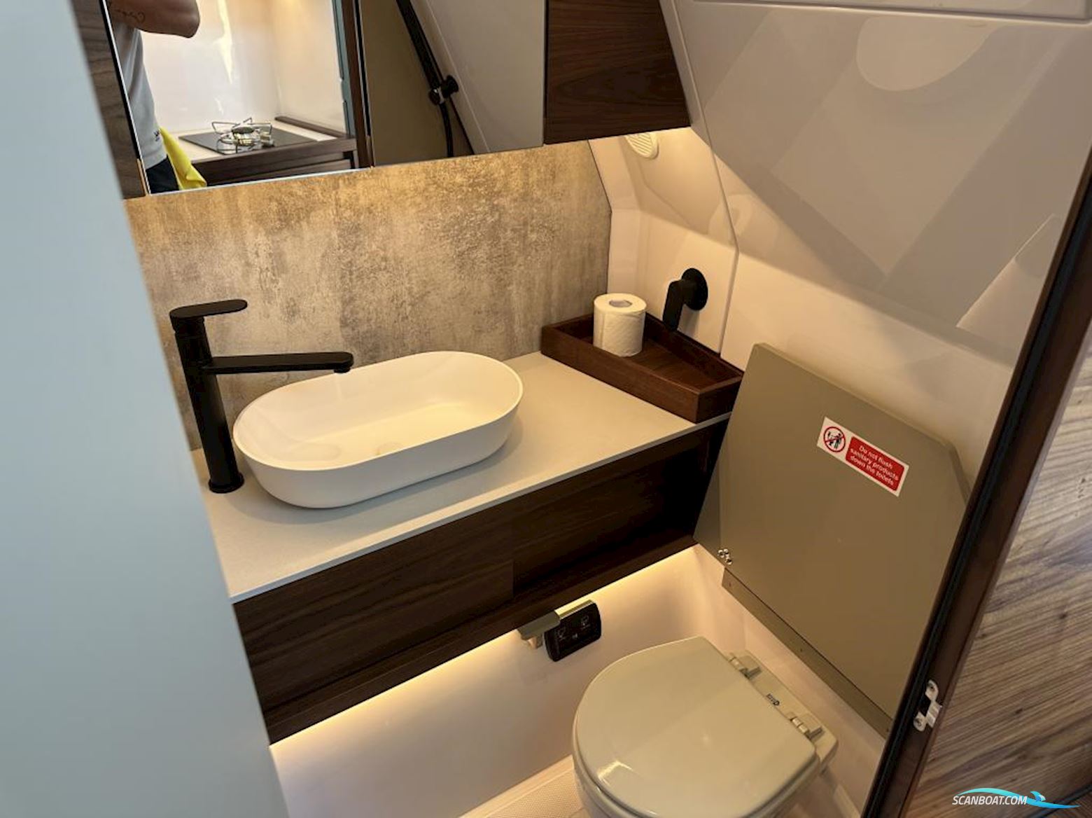 AXOPAR 38 XC Cross Cabin