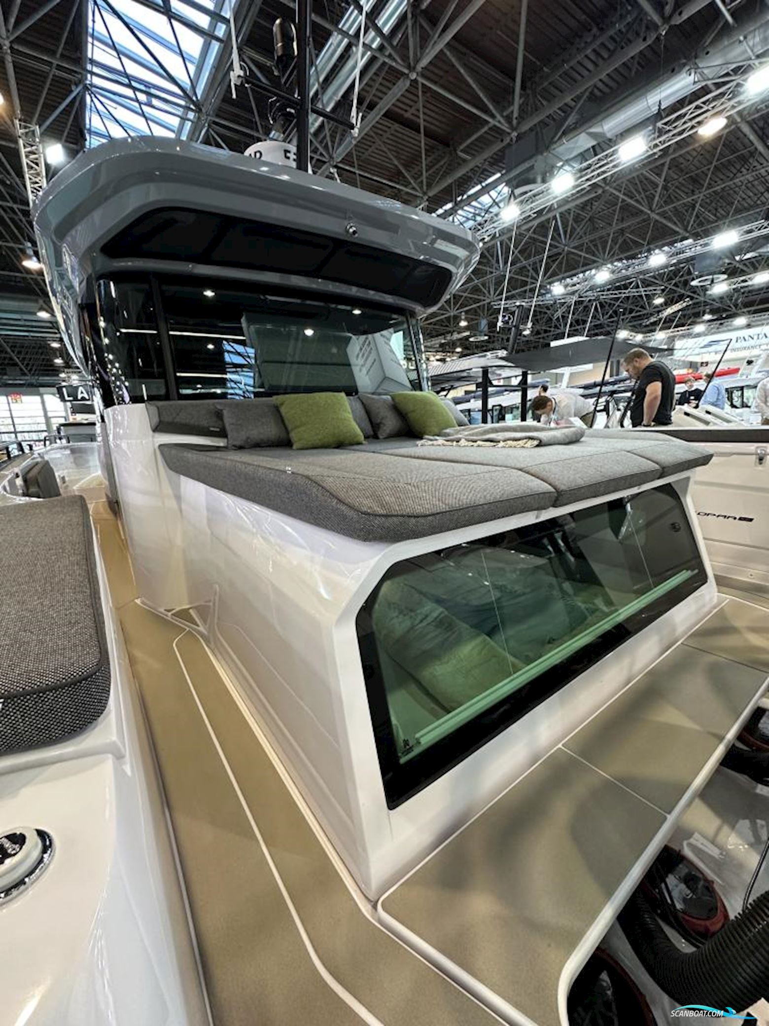 Axopar 45 Cross Cabin - Reserviert