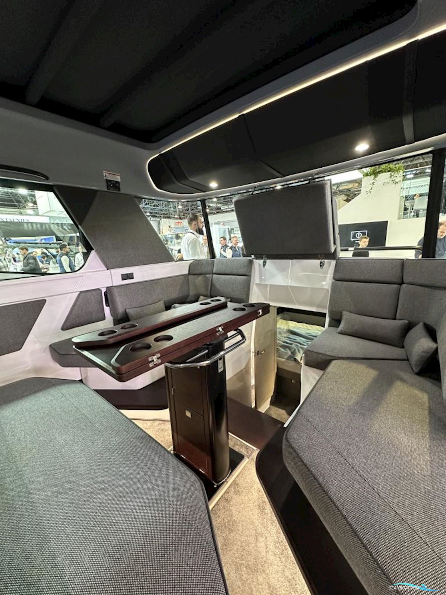 Axopar 45 Cross Cabin - Reserviert