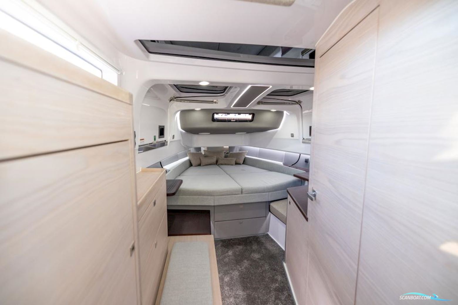 AXOPAR 45 Cross Cabin