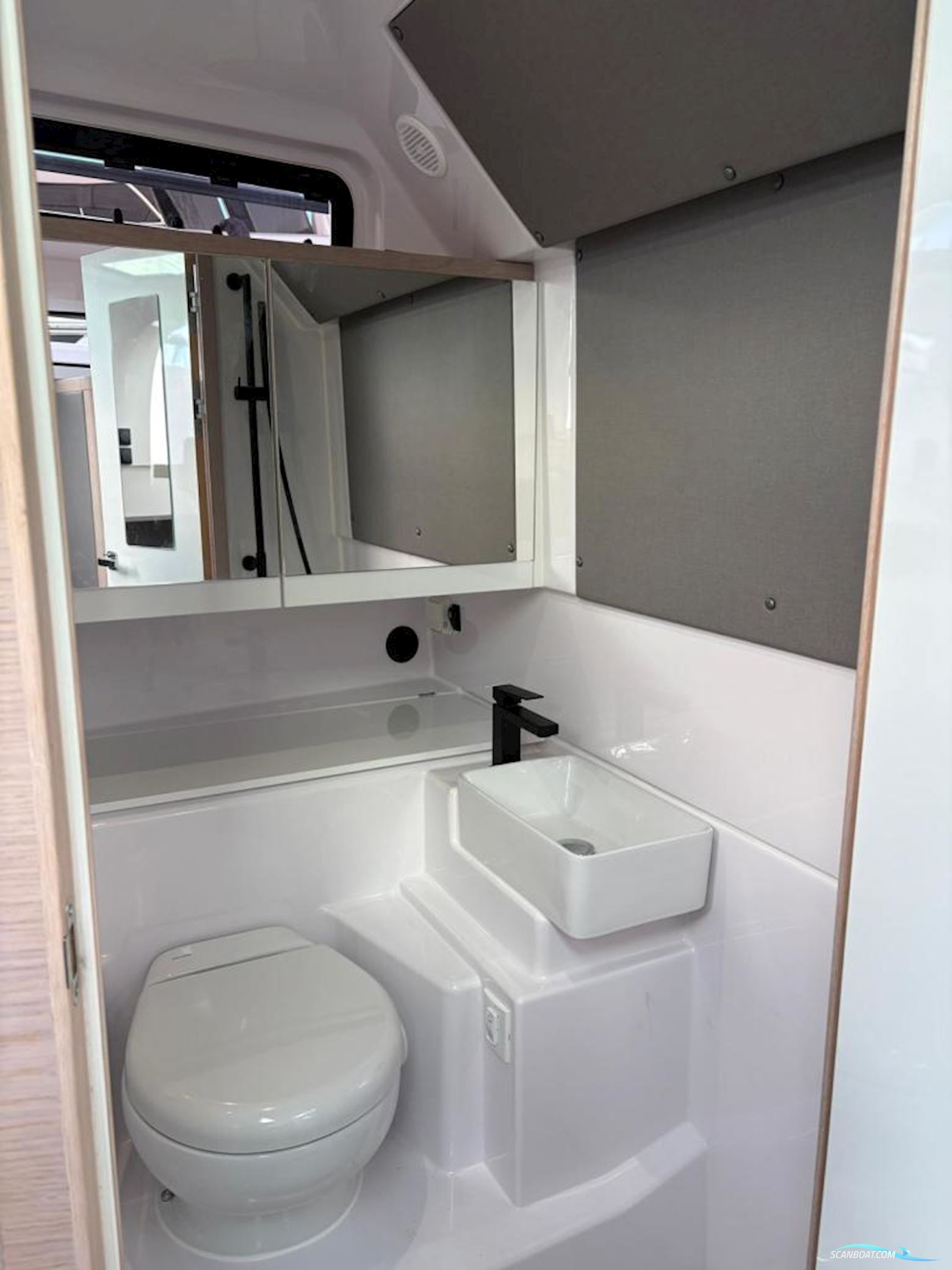 AXOPAR 45 Cross Cabin