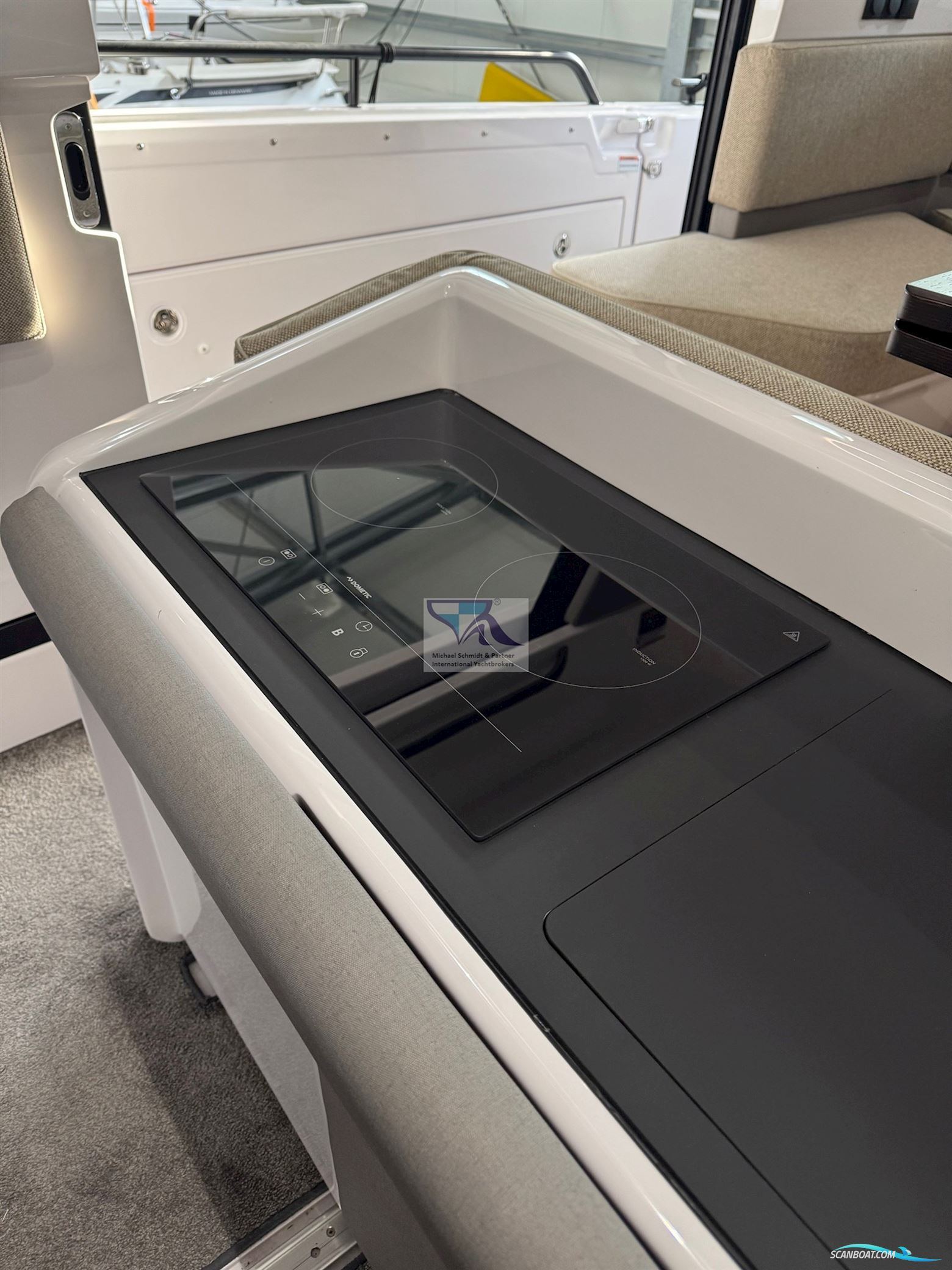 AXOPAR 45 Cross Cabin