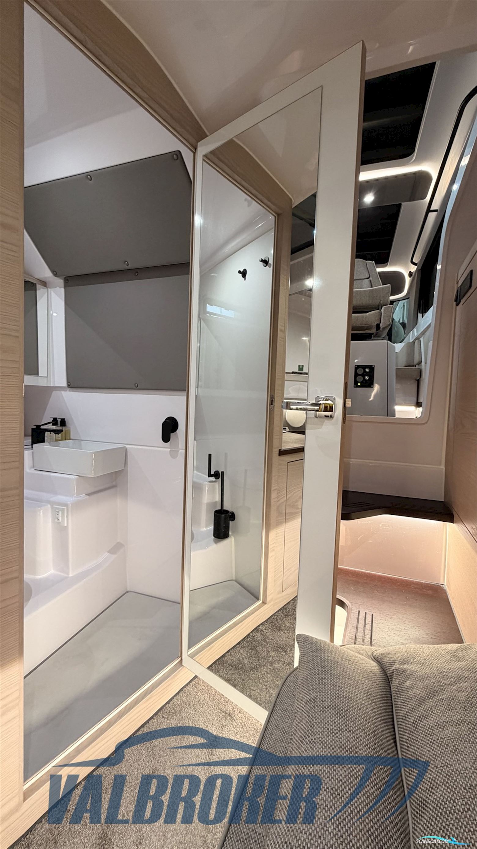 Axopar 45 Cross Cabin