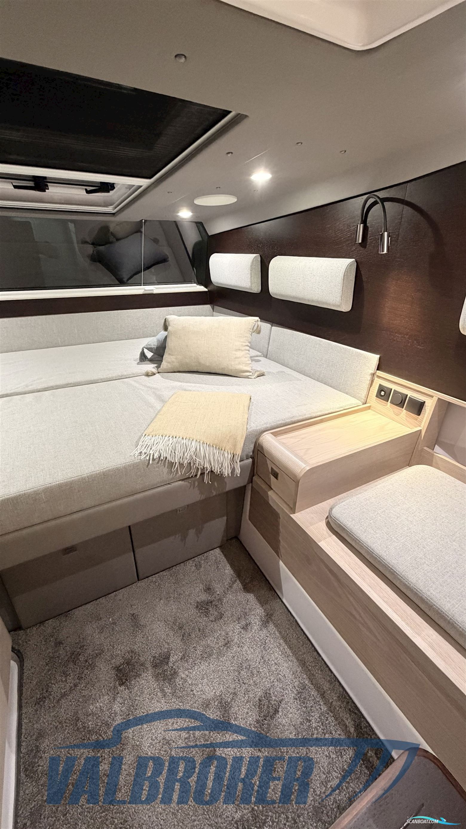 Axopar 45 Cross Cabin