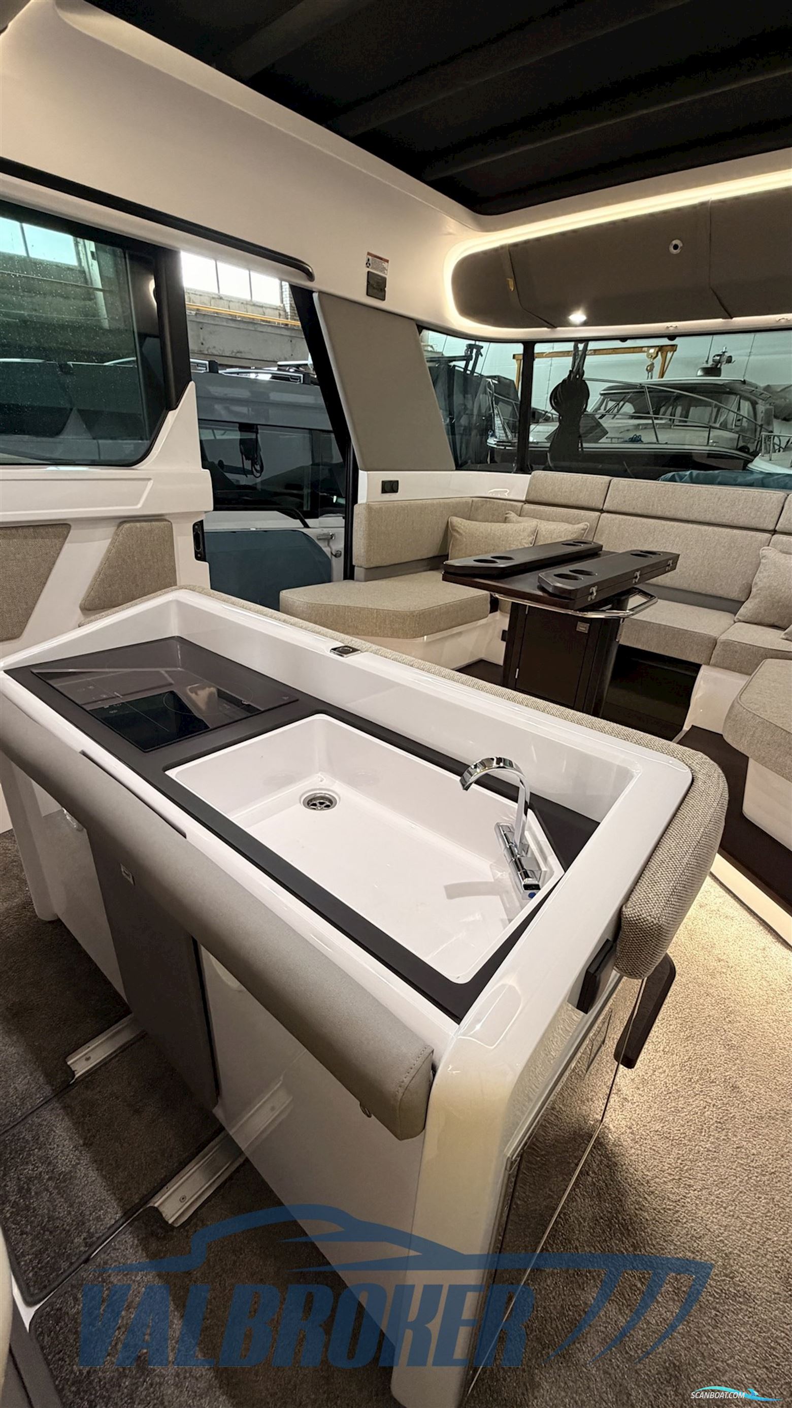 Axopar 45 Cross Cabin