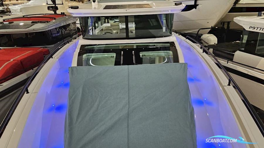 Axopar 45 XC Cross Cabin