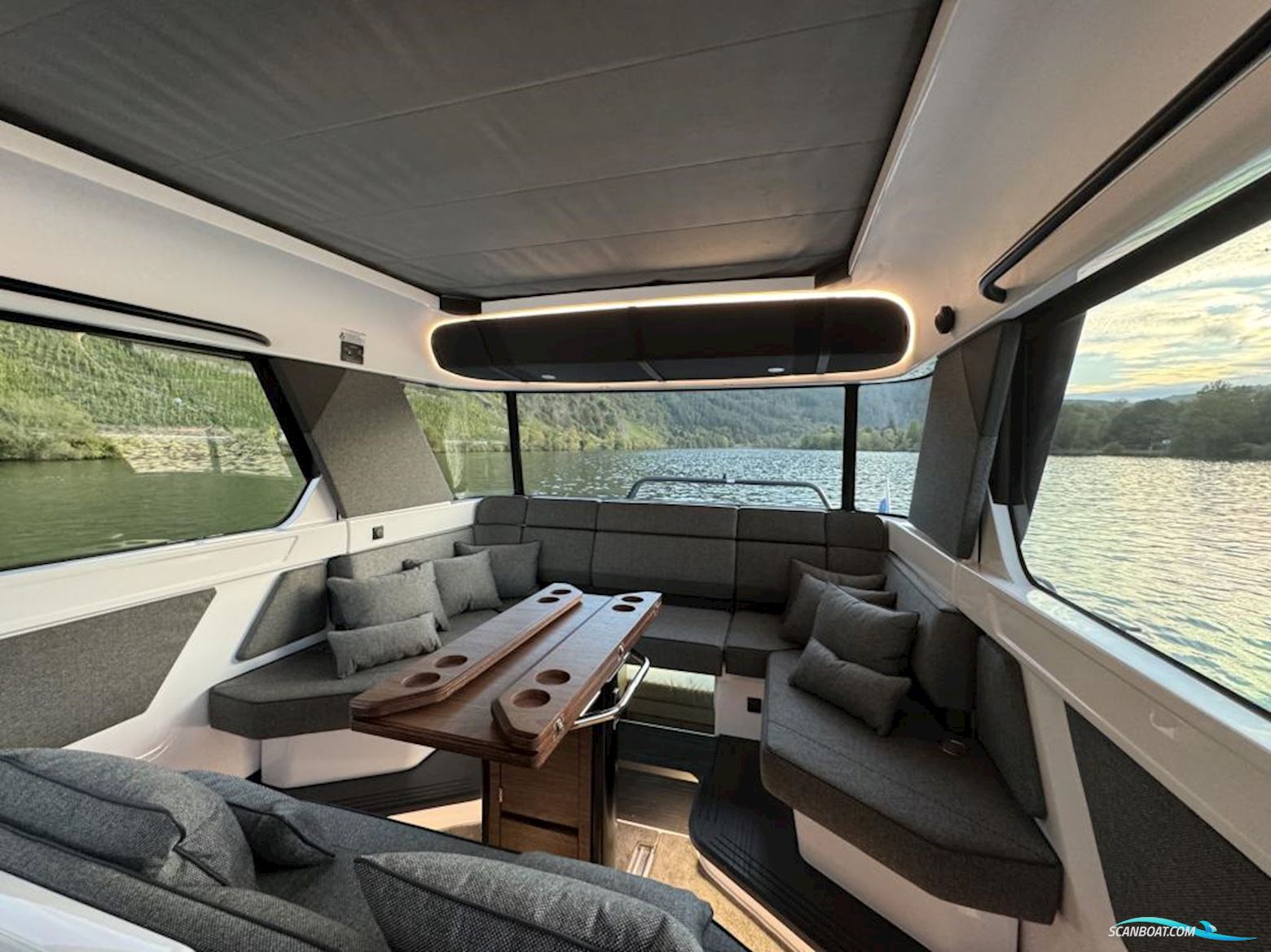 Axopar 45 XC Cross Cabin