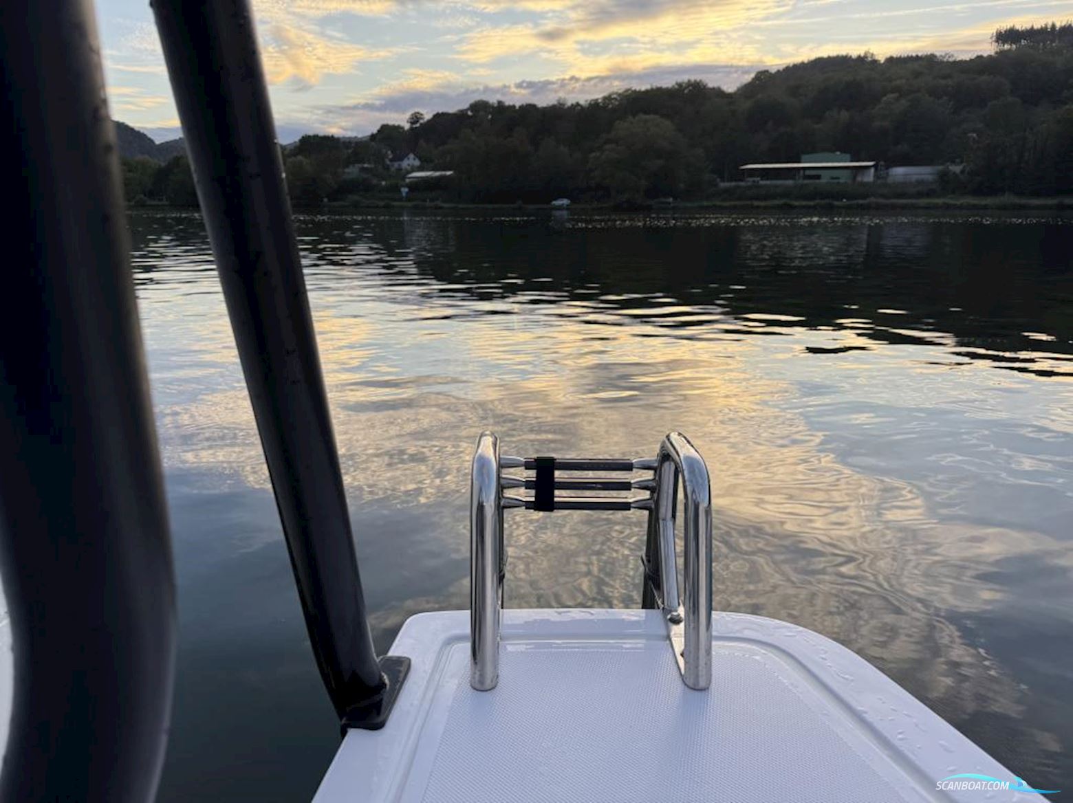 Axopar 45 XC Cross Cabin