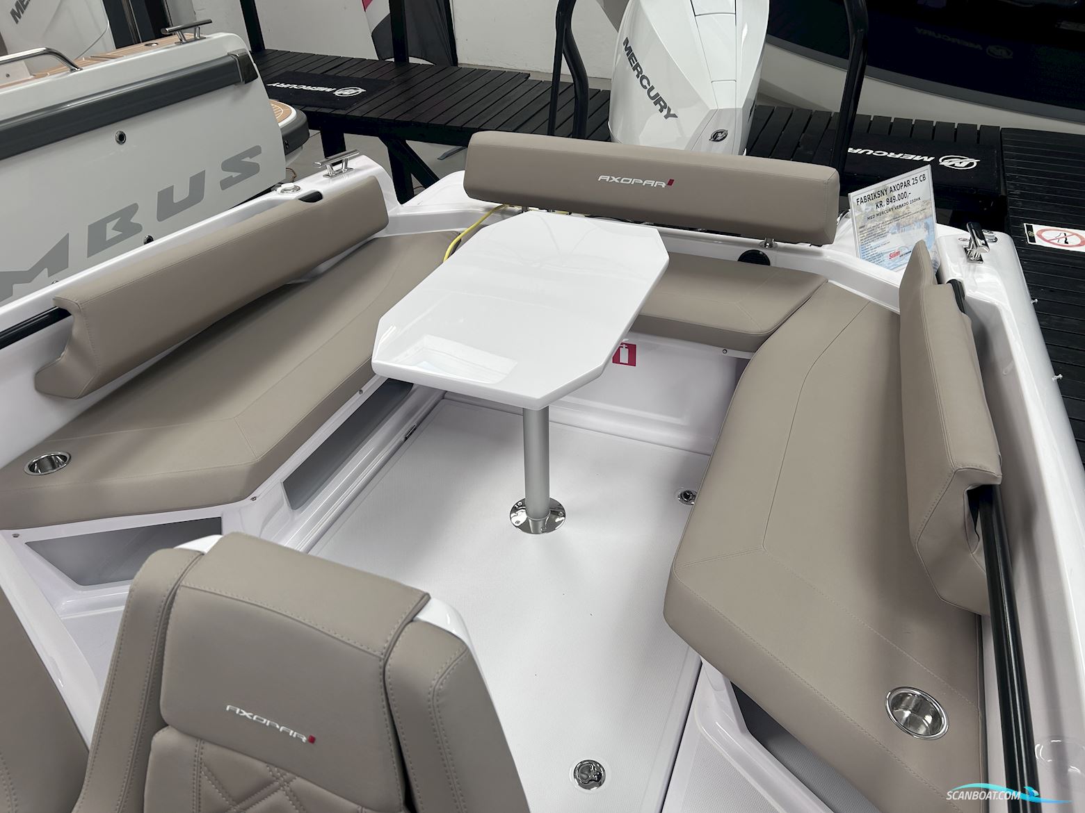 Axopar Yachts 25 Cross Bow