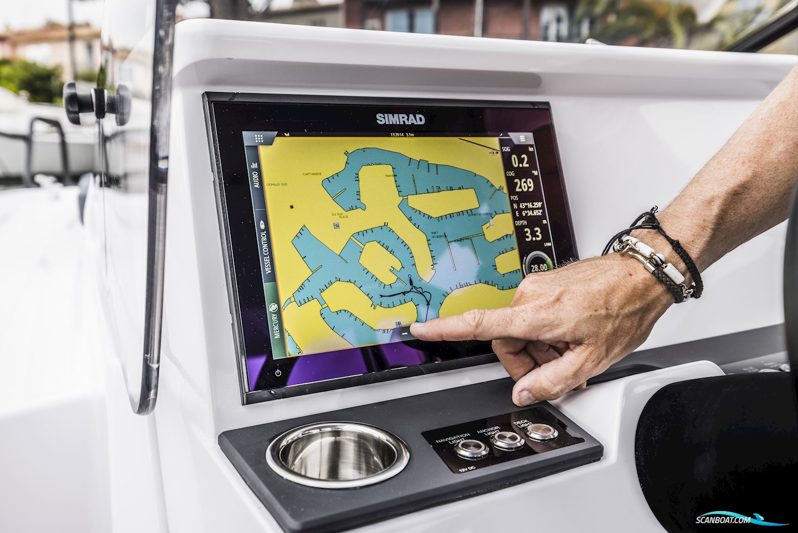 Axopar Yachts 25 Cross Top