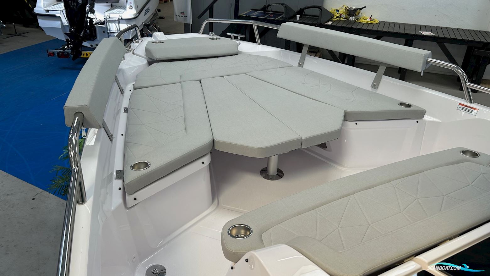 Axopar Yachts 29 XC Cross Cabin