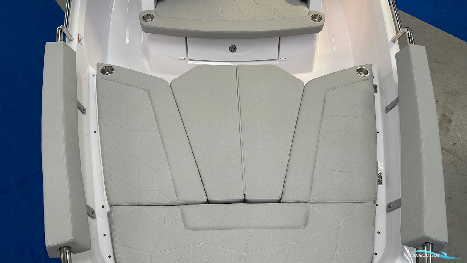 Axopar Yachts 29 XC Cross Cabin