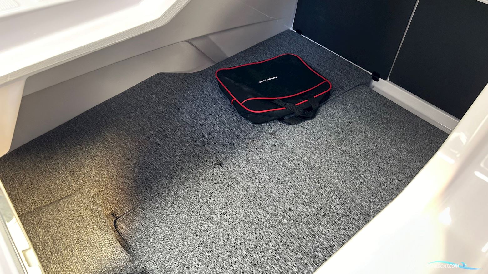 Axopar Yachts 29 XC Cross Cabin