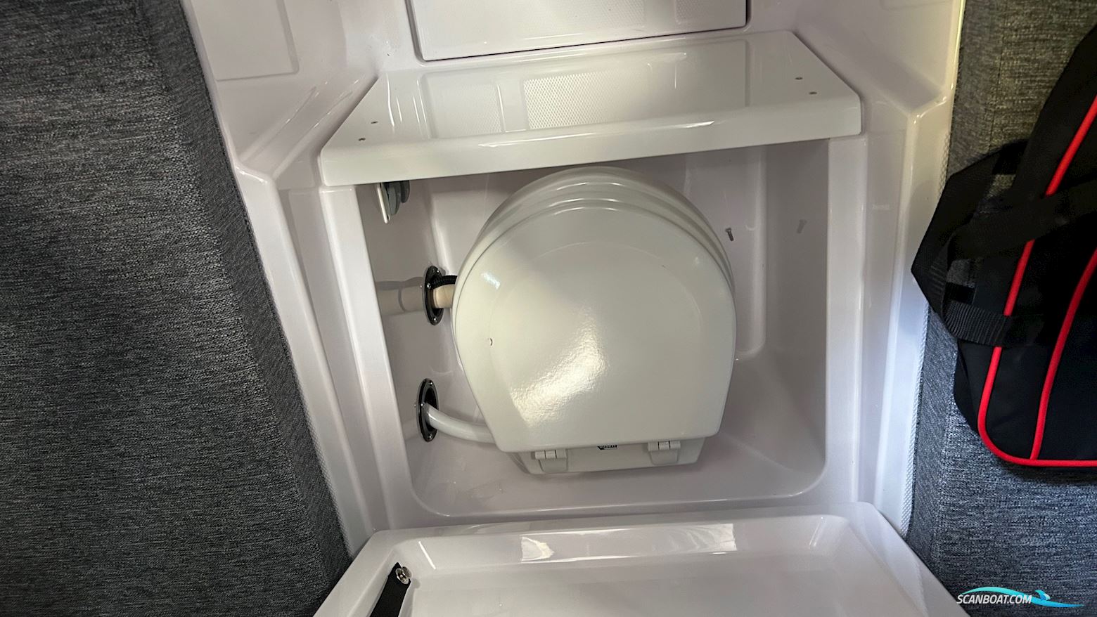 Axopar Yachts 29 XC Cross Cabin