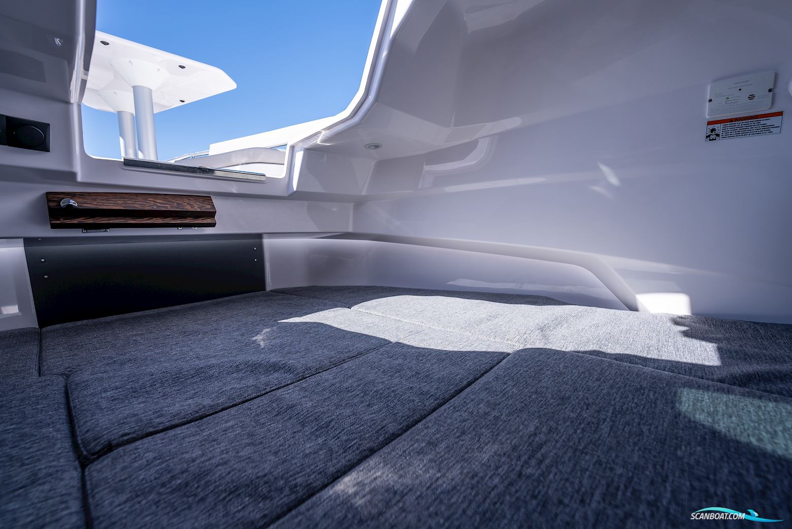 Axopar Yachts 29 XC Cross Cabin