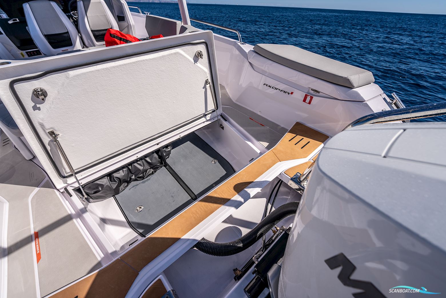 Axopar Yachts 29 XC Cross Cabin
