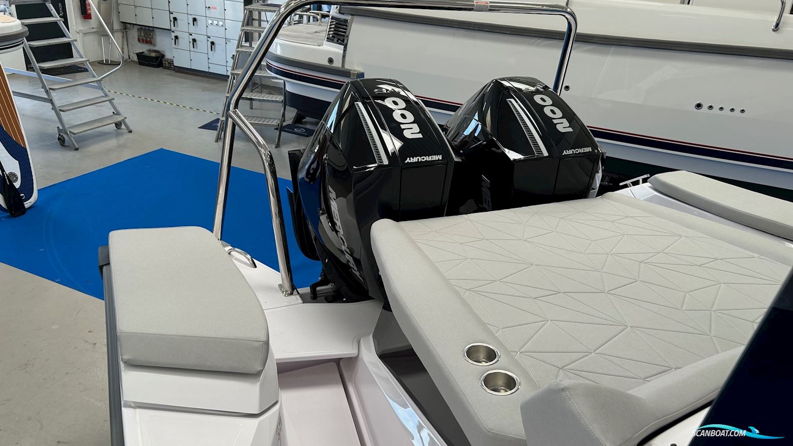 Axopar Yachts 29 XC Cross Cabin