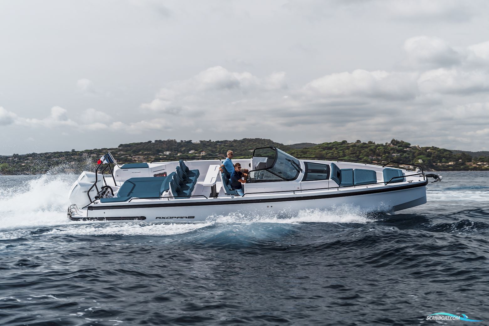 Axopar Yachts 37 Spyder