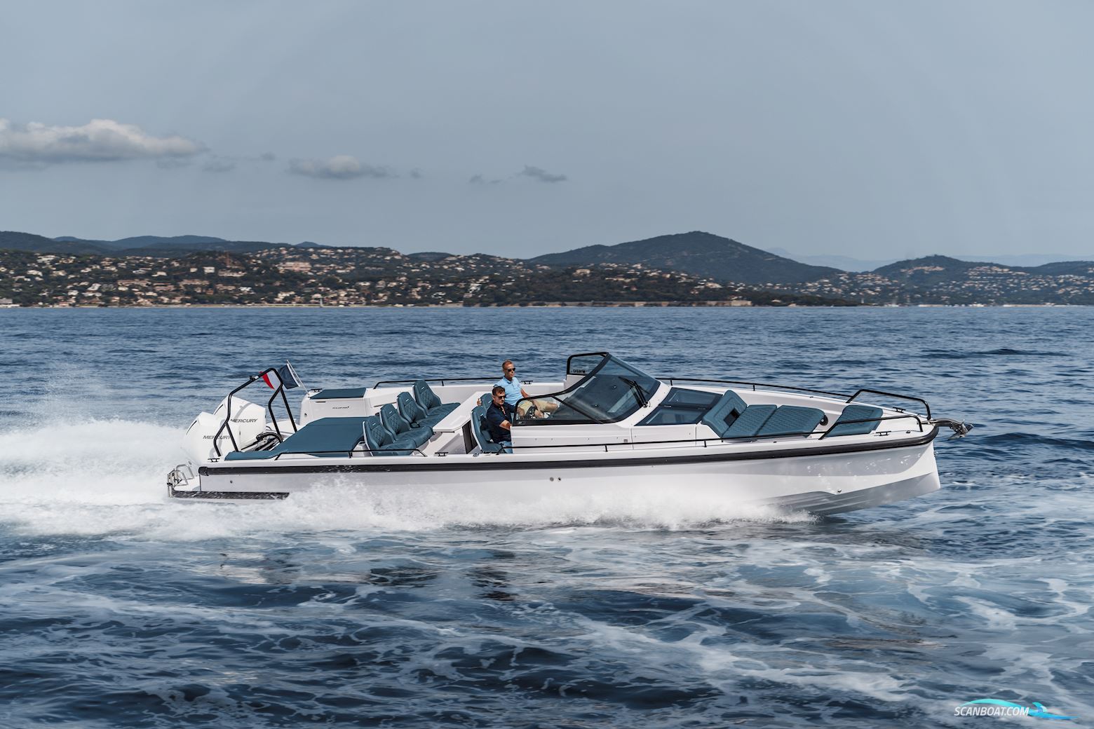 Axopar Yachts 37 Spyder