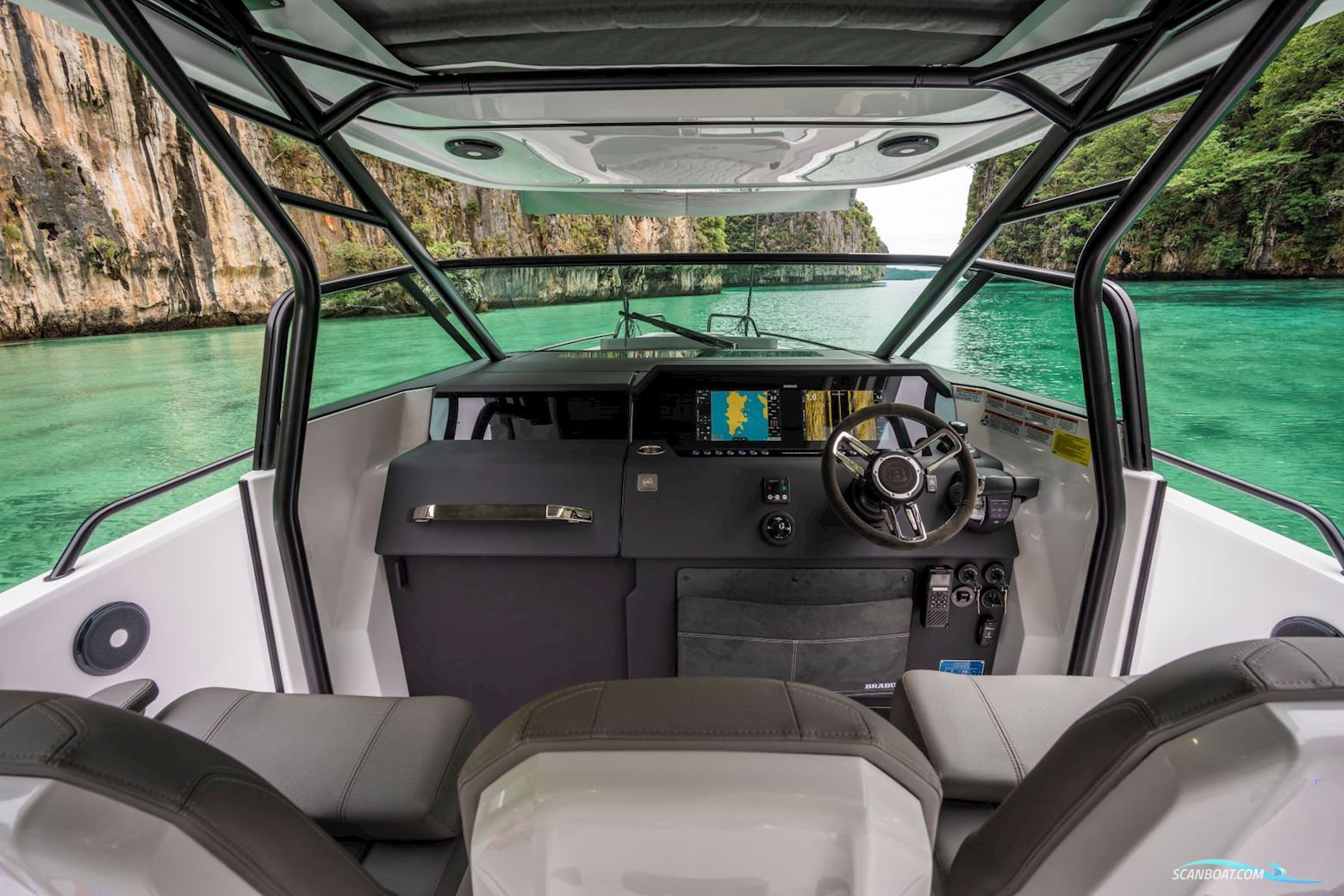 Axopar Yachts 37 Sun-Top