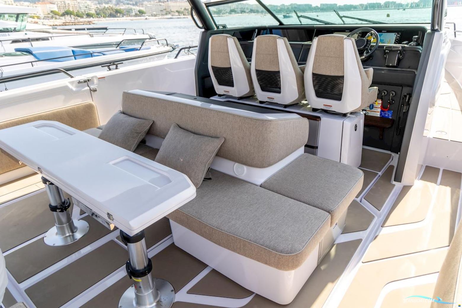 Axopar Yachts 45 Sun-Top