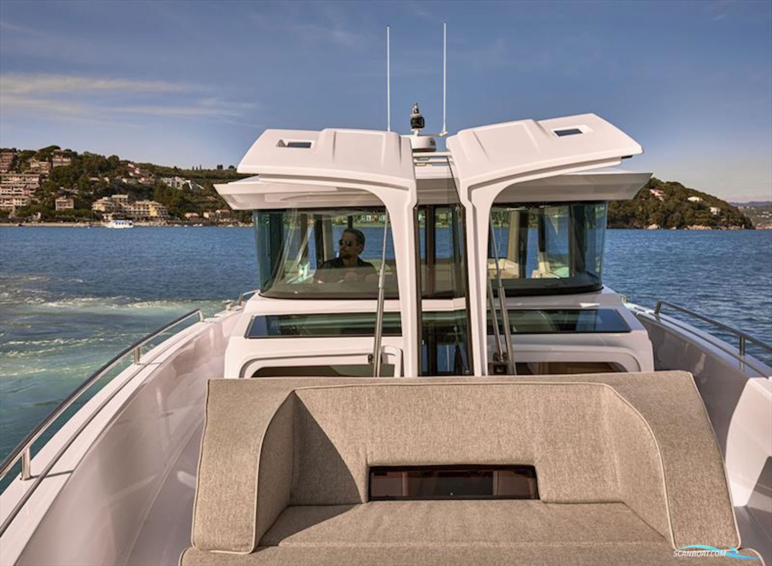 Axopar Yachts 45 XC Cross cabin