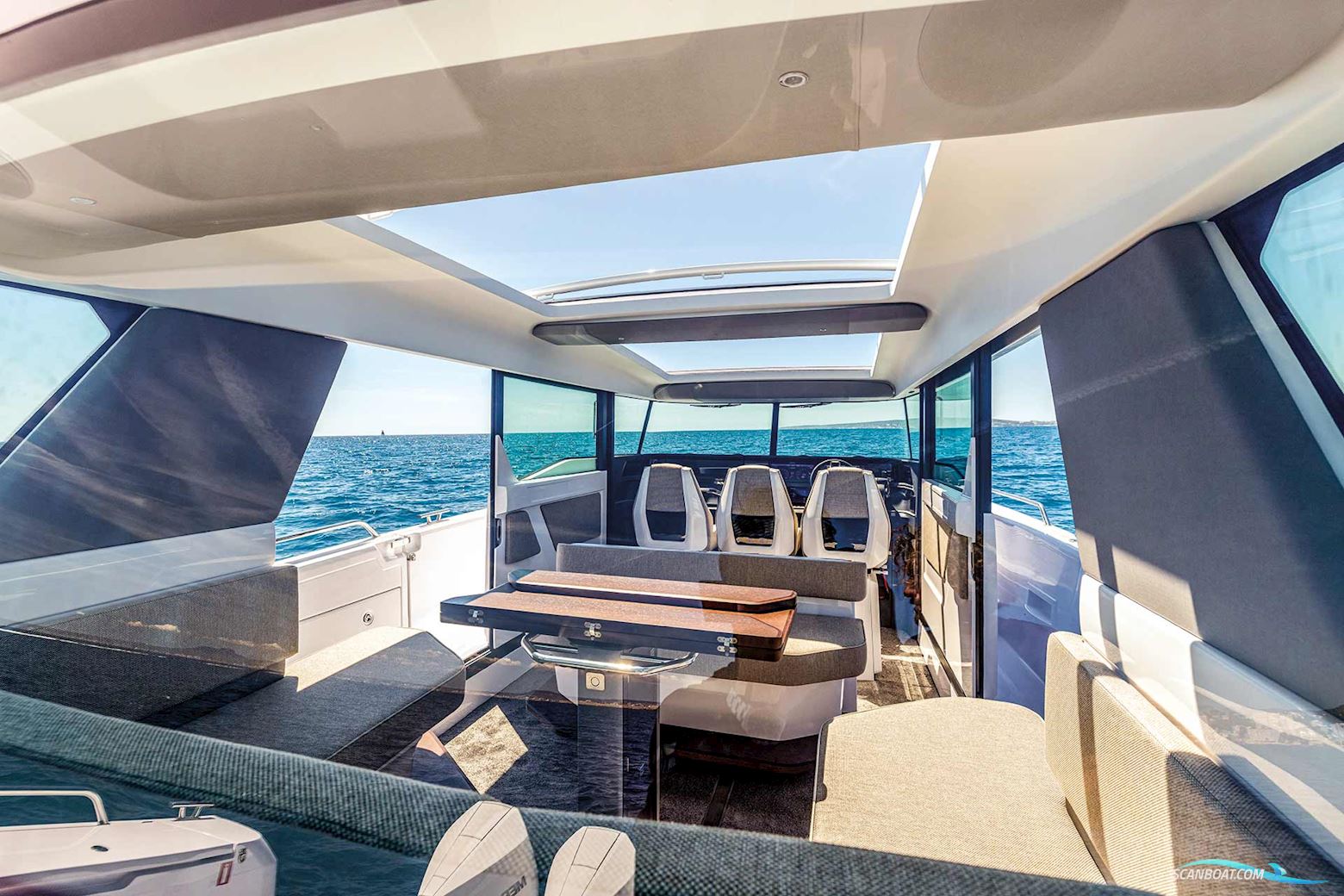 Axopar Yachts 45 XC Cross cabin